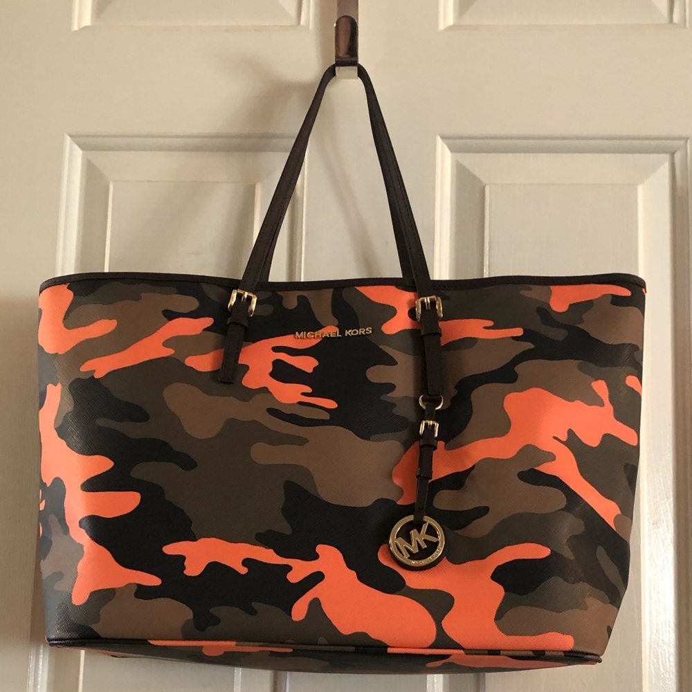 SOLD ~Michael Kors MD Jet Set Travel Bag